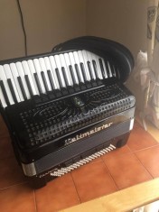 Vand acordeon cantora foto