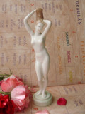 Nud portelan maghiar, Statuete