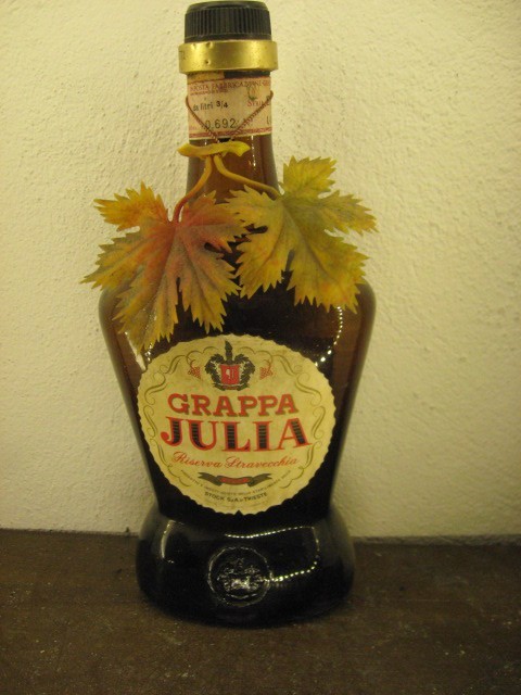 tuica, grappa italiana, Stock, JULIA, ani 1950/60, cl 75 gr 42 sticla C 2431043 foto mare tuica, grappa italiana, Stock, JULIA, ani 1950/60, cl 75 gr 42 sticla C 2431043 foto mare