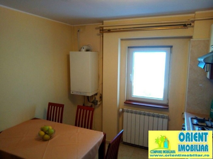 Centru, apartament 3 camere, centrala gaze, decomandat, inchirieri foto mare Centru, apartament 3 camere, centrala gaze, decomandat, inchirieri foto mare