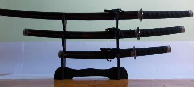 Sabie/set sabii,format din 3 piese,katana,wakizashi si tanto,cu suport ...