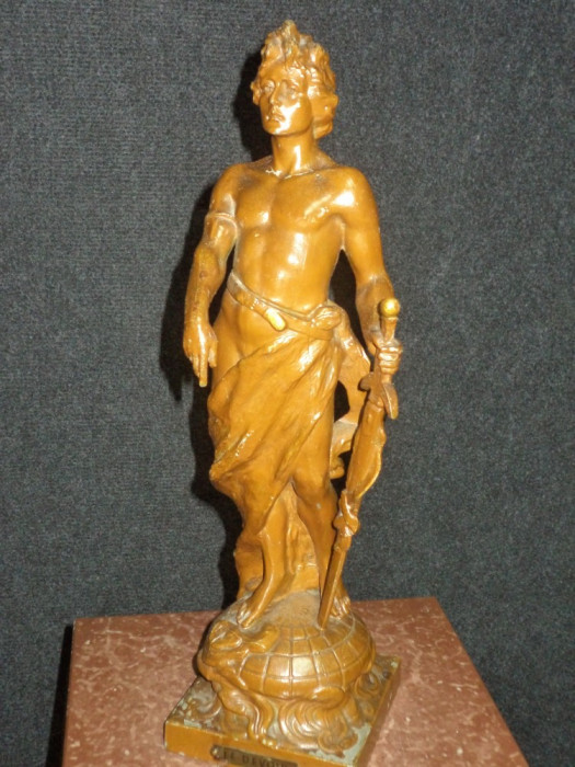Statueta antica perioada anilor 1900 din antimoniu ,stare foarte buna,44 cm h