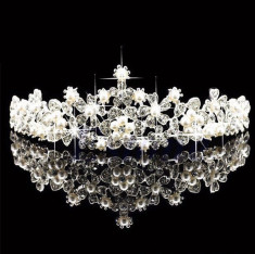 Diadema coronita / tiara mireasa cu perle si cristale foto
