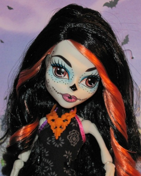 Papusa Monster High - Skelita Calaveras cu STAND JURNAL si troller - Mattel  | arhiva Okazii.ro