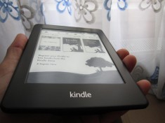 Amazon Kindle Paperwhite 1st Gen 2GB, Wi-Fi, 6in - Black (EY21) IMPECABIL foto