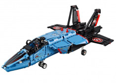 LEGO Technic - Avion cu reactie pentru curse 42066 foto