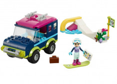 LEGO Friends - Masina de teren a statiunii de iarna 41321 foto