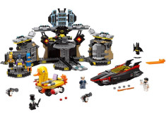 LEGO Batman Movie - Patrunderea in Batcave 70909 foto