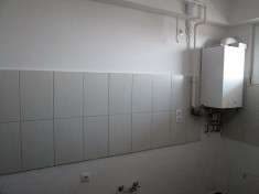 Inchiriez apartament cu doua camere (+ antreu) foto