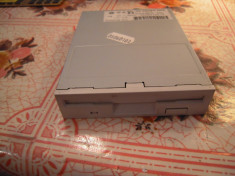 Floppy disk ALPS DF354H090F, alb - Livrare Posta Romana foto