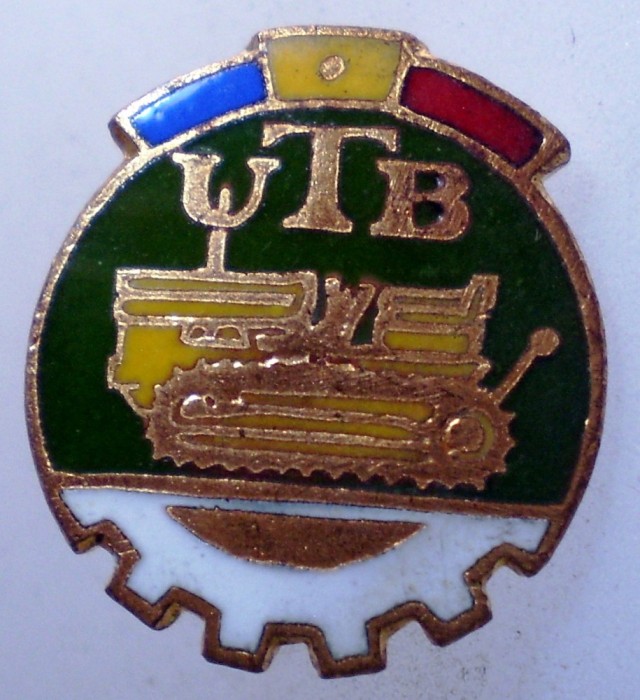 I.126 INSIGNA ROMANIA AUTO UTB UZINA TRACTORUL BRASOV TRACTOR V1 h19mm email