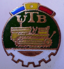 I.168 INSIGNA ROMANIA AUTO UTB UZINA TRACTORUL BRASOV TRACTOR V1 h19mm email foto