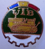 I.158 INSIGNA ROMANIA AUTO UTB UZINA TRACTORUL BRASOV TRACTOR V1 h19mm email, Romania de la 1950