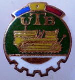 I.123 INSIGNA ROMANIA AUTO UTB UZINA TRACTORUL BRASOV TRACTOR V1 h19mm email, Romania de la 1950