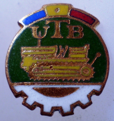 I.123 INSIGNA ROMANIA AUTO UTB UZINA TRACTORUL BRASOV TRACTOR V1 h19mm email foto