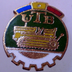 I.151 INSIGNA ROMANIA AUTO UTB UZINA TRACTORUL BRASOV TRACTOR V1 h19mm email