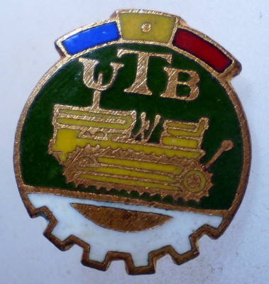 I.181 INSIGNA ROMANIA AUTO UTB UZINA TRACTORUL BRASOV TRACTOR V1 h19mm email foto