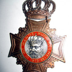 Medalie Karol cel mare arama stare buna. Inaltime totala 10 cm, latime 6.5cm.