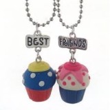 Cumpara ieftin Pandantiv / Colier / Lantisor Set BEST FRIENDS / BFF - CupCake 1- Briosa