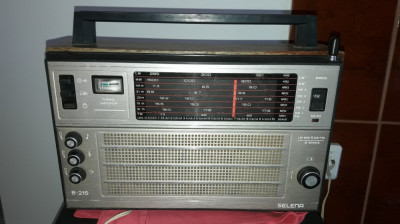 RADIO SELENA B 215 , FUNCTIONEAZA . foto