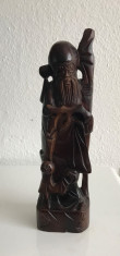 Statuie din lemn chinezul sculptat de mana foto