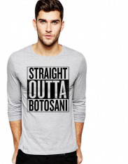 Bluza barbati gri cu text negru - Straight Outta Botosani foto