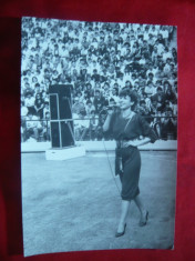 Fotografie Corina Chiriac - in concert pe stadion , dim.= 11,3x17 cm foto