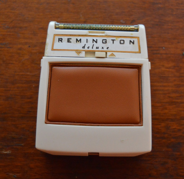 Aparat de ras electric Remington Deluxe anii 60, Germania, fara cablu, vintage