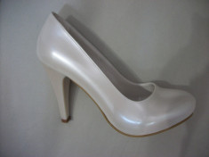 Pantof de culoarea perlei sidefate, cu toc inalt si platforma (Culoare: IVORY, Marime: 39) foto