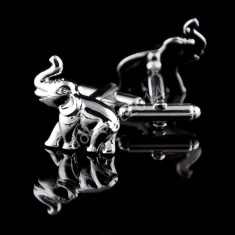 Butoni camasa model Elefanti norocosi piese argintii + cutie simpla cadou