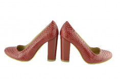 Pantof cu toc gros si model de piele de reptila, de culoare rosie (Culoare: ROSU, Marime: 38) foto