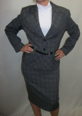 Costum dama , business, in carouri gri, cu o curea in talie (Culoare: GRI, Marime: 42) foto