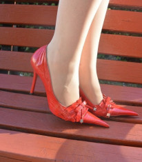 Pantof cu toc inalt si varf ascutit, din piele lacuita, nuanta rosie (Culoare: ROSU, Marime: 37) foto