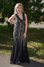 Rochie din dantela neagra pe fond crem, model tip sirena (Culoare: NEGRU, Marime: 36) foto