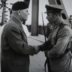 Gheorghe Gheorghiu Dej , 2 fotografii cu militari