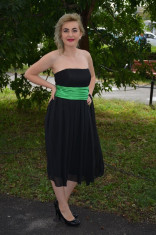 Rochie de seara scurta, din voal negru, cu banda verde in talie (Culoare: NEGRU, Marime: 42) foto