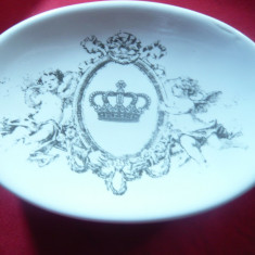 Vas din portelan cu Coroana Regala marca Madame Coco , L= 11,3 cm