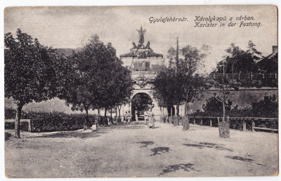 Alba Iulia Gyulafehervar,cetatea,poarta principala CP circulata,animata foto