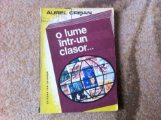 O lume intr-un clasor Aurel Crisan filatelie timbre editura ion creanga 1983 RSR foto