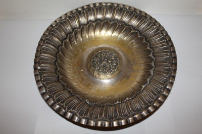 fructiera veche din alama foto