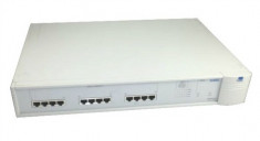 SWITCH 3COM; model: 3000; MANAGEMENT; PORT CONSOLA; PORTURI: 8 x RJ-45 10/100 foto