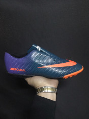 Ghete | Adidasi fotbal NIKE MERCURIAL model deosebit foto