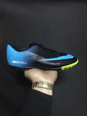 Ghete | Adidasi fotbal NIKE MERCURIAL model deosebit foto