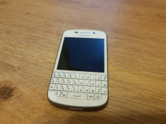 Blackberry Q10 alb - 299 lei foto