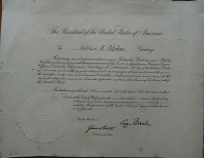 Diploma pentru merite in serviciul diplomatic semnata de Pres. George Bush ,1990 foto