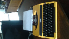 masina de scris portabila galbena foto