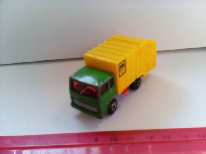 bnk jc Matchbox Superfast no 36f Refuse Truck