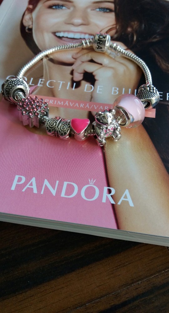 Bratara PANDORA cu 7 charmuri plct cu argint 925 model INIMA ROZ SPRING ...
