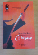 Cai in galop - Yukio Mishima foto