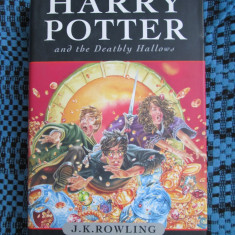 J. K. ROWLING - HARRY POTTER AND THE DEATHLY HALLOWS (first edition, U.K., 2007)